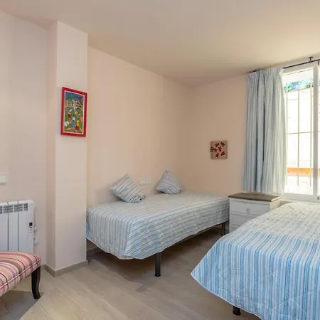 Sleeps 5 Pool