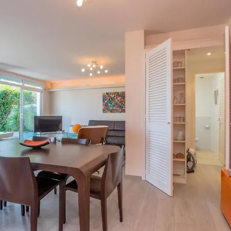 בית נופש Sleeps 5 Pool *